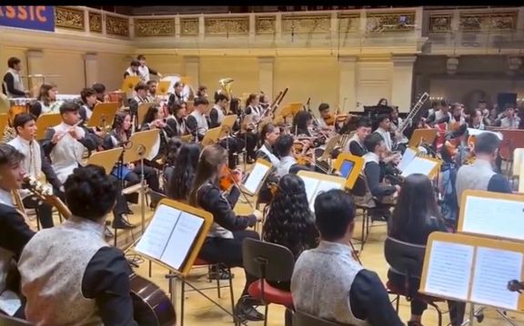 احمد ناصر سرمست: موږ د موسیقۍ له لارې د افغانستان او افغان ښځو غږونه پورته کوو