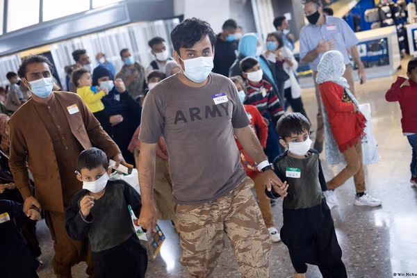 جګړه، سیاست او رسنۍ: د افغان کډوالو د بدنامولو هغه ریښې چې د نړۍ له سترګو پټې دي