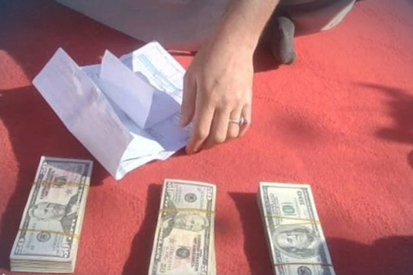 طالبانو په اسلامکلا بندر کې ایران ته د ۲۵۰ زره امریکایي ډالرو د قاچاق د مخنیوي خبر ور کړی