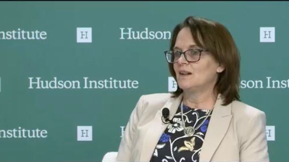 لیزا کورتز: د ټرمپ اداره باید له طالبانو پرته له افغان سیاسي څېرو سره لیدنې وکړي