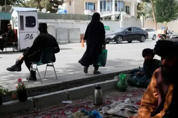 Taliban Deploys Spies at Education Centres to Report About Women’s Hijab