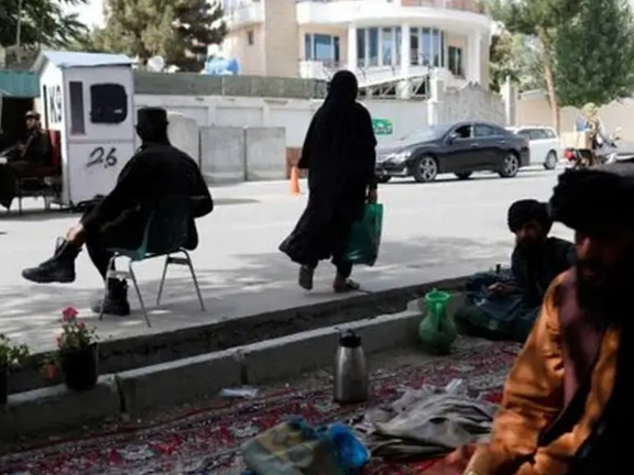 Taliban Deploys Spies at Education Centres to Report About Women’s Hijab