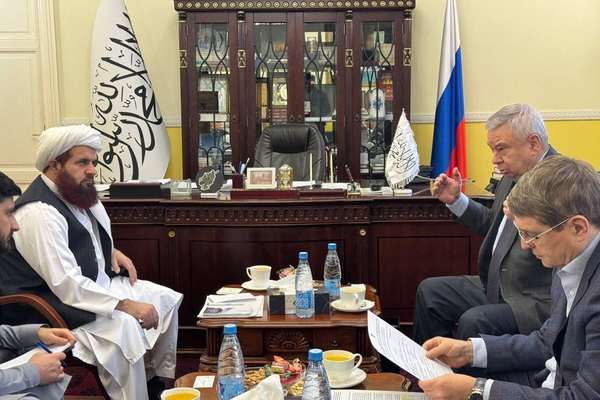 په مسکو کې د طالبانو سفیر د افغان تولیداتو لپاره پر بازارموندنې ټینګار کړی