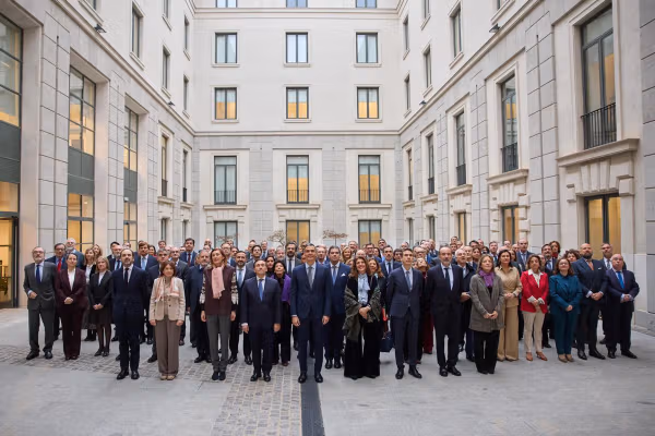 نخستوزیر اسپانیا میگوید جهان به زنان افغانستان بدهکار است