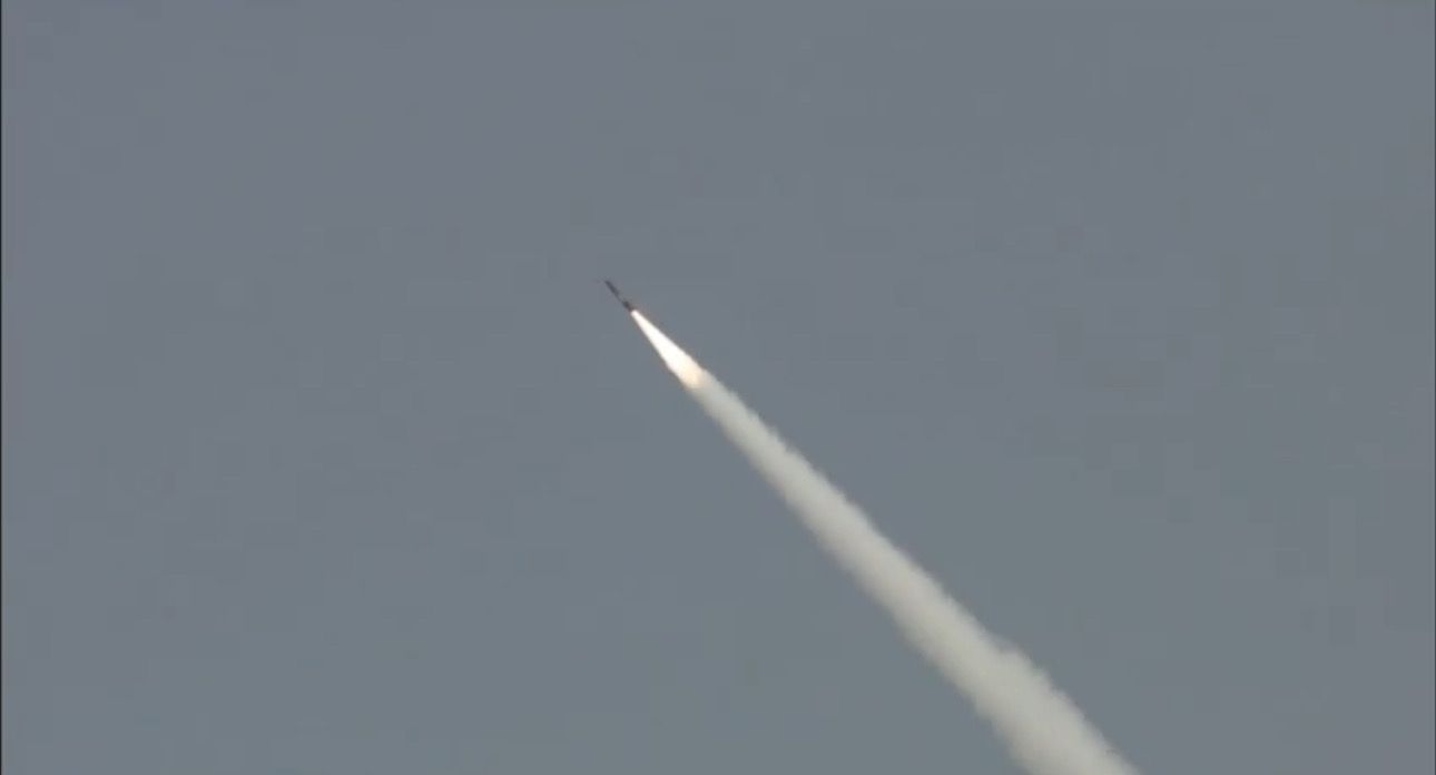 له هند سره د کړکېچ په اوج کې؛ پاکستان د ابدالي په نوم د بالسټیک توغندي ازموینه وکړه