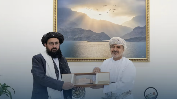 وزير نقل طالبان يلتقي نظيره العماني في مسقط