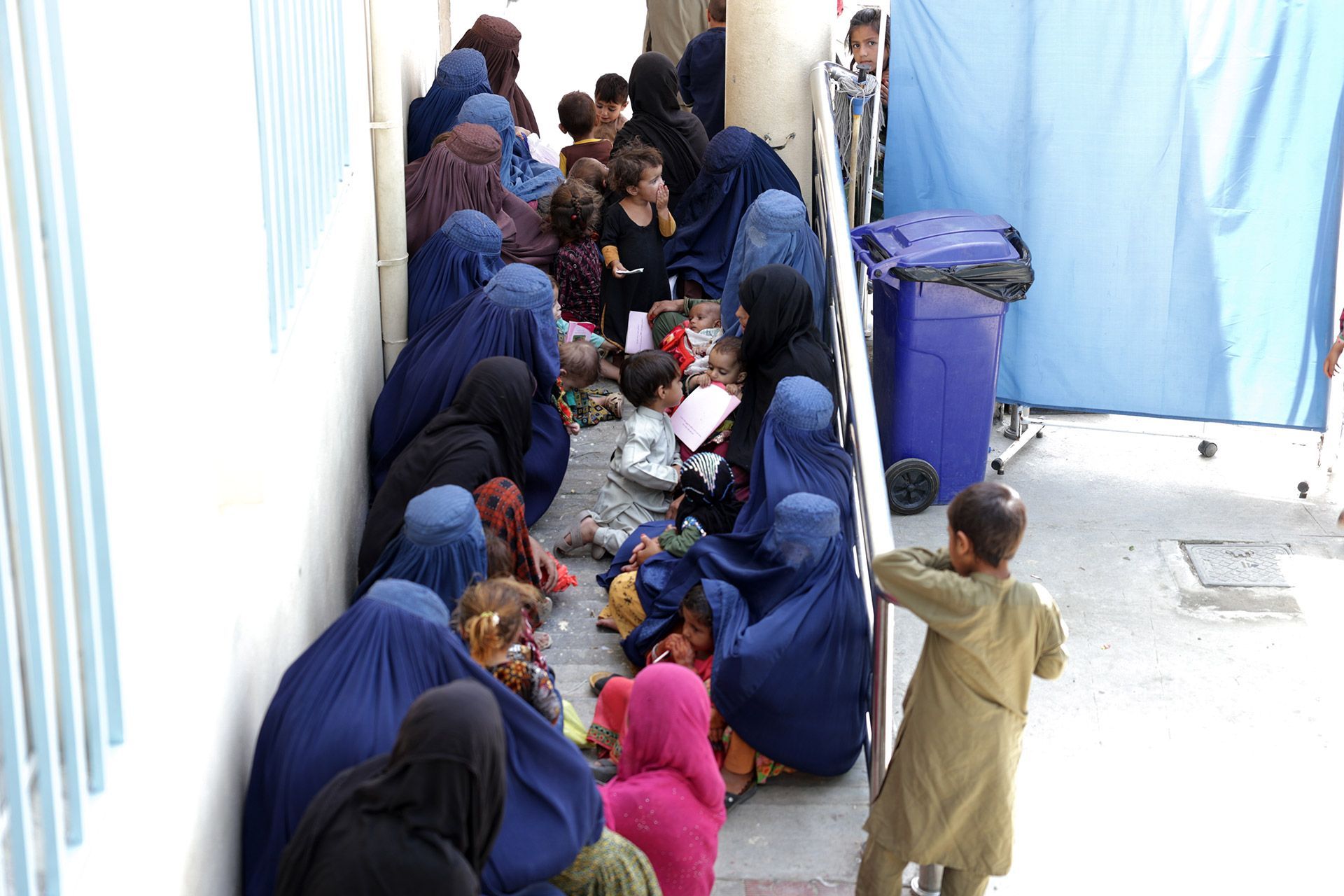 هشدار سازمان بهداشت جهانی: زنان و کودکان زیادی در مرزهای افغانستان بیمار و بی‌پناهند