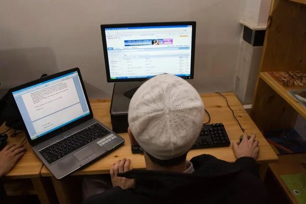 فعالان حقوق بشر میگویند طالبان با قطع اینترنت میخواهد 'صدای حقیقت را خاموش کند'