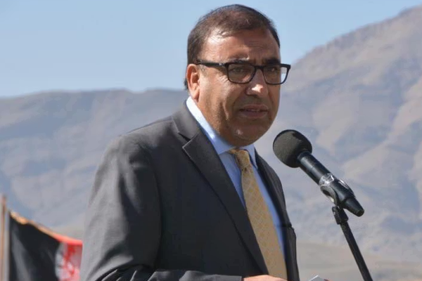 القائم بأعمال وزارة الدفاع الأفغانية السابق يصف هجمات باكستان بـ"جريمة حرب"