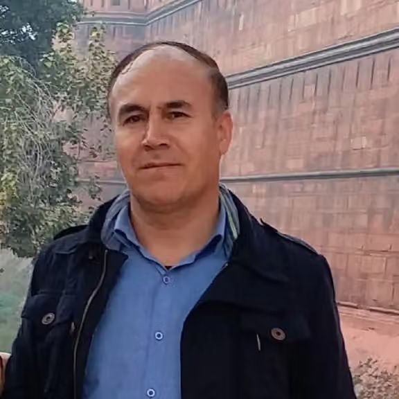 افغان خبریال عارف هجران د طالبانو په زندان کې له دوه کالونو تېرولو وروسته خوشې شوی 