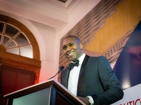 کماله هریس، د طالبانو - القاعده د یوه ملاتړي مجرم، مدافع وکیل د ټاکنیز کمپاین سلاکار ټاکلی