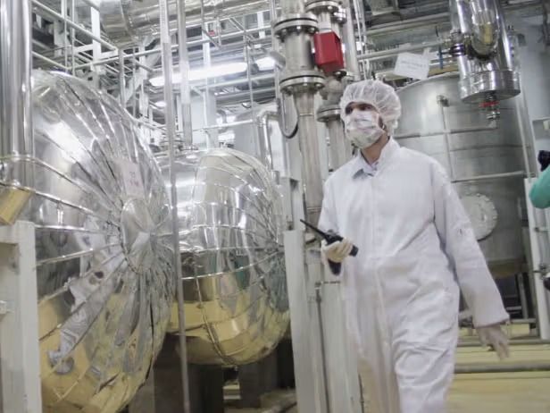 رویټرز: تهران چمتو دی چې ۴۰۰ کیلوګرامه یورانیم وسپاري او غني کول صفر ته راټیټ کړي