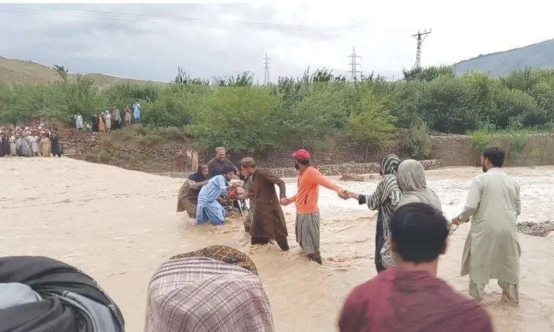 په بلوچستان کې د سختو ورښتونو له امله ۴ کسان مړه او ۱۶ نور ټپیان دي