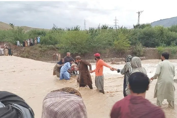 په بلوچستان کې د سختو ورښتونو له امله ۴ کسان مړه او ۱۶ نور ټپیان دي