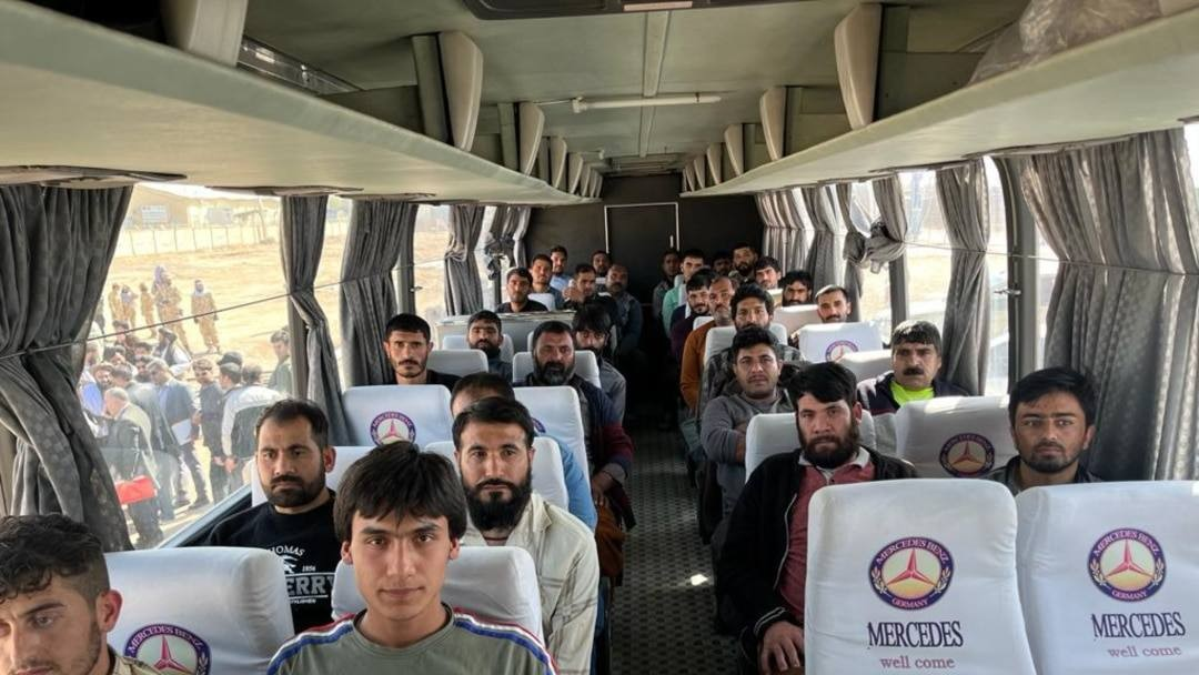 د دوغارون پولې له لارې ۴۰۸ افغان بندیان له ایران نه افغانستان ته لېږدول شوي