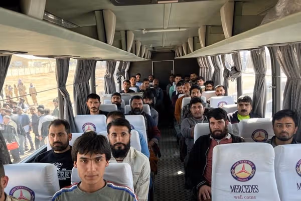 د دوغارون پولې له لارې ۴۰۸ افغان بندیان له ایران نه افغانستان ته لېږدول شوي