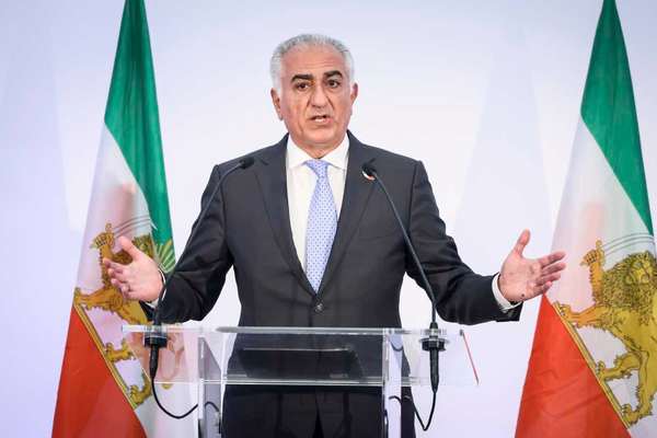 شهزاده پهلوي جلا وطنه ایرانیانو ته: د ایران خلاف د زمري او لمر تر بیرغ لاندې یو موټی شئ