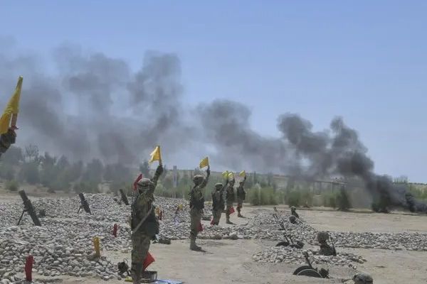 سقوط جمهوریت؛ تاجیکستان، موقف سخت و متفاوت