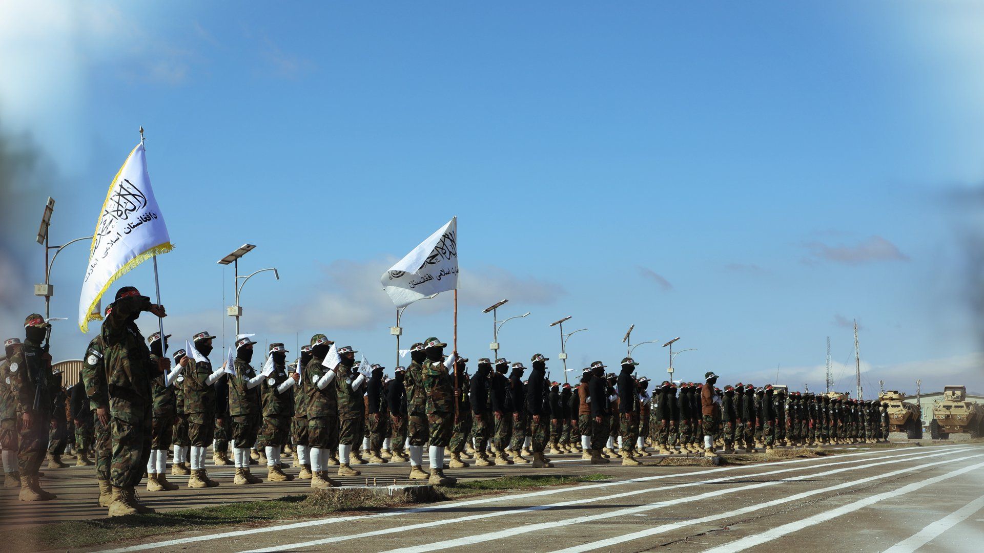 رحمت‌الله نبیل: رهبر طالبان در قندهار نیروی نظامی ۴۰ هزار نفری تشکیل داده است