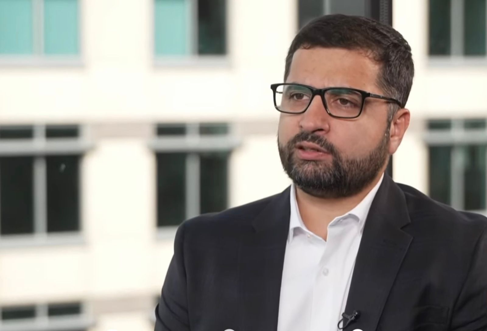 هیبت‌الله علیزی: حامد کرزی دروغ می‌گوید، او می‌خواست وارد ارگ شود و به طالبان مشروعیت دهد