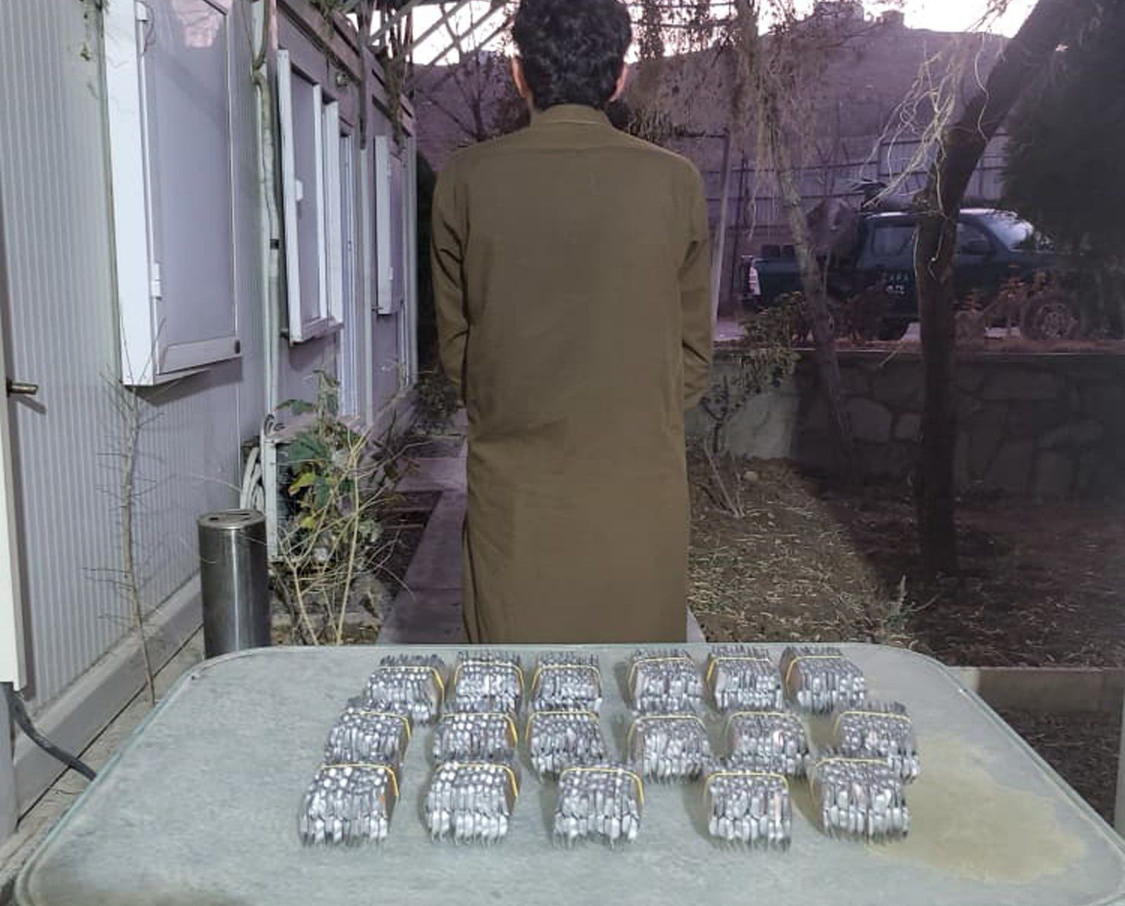 طالبان وایي کابل کې یې یو کس له دوه زرو زیاتو نشه‌یي ټابلیټونو سره نیولی دی