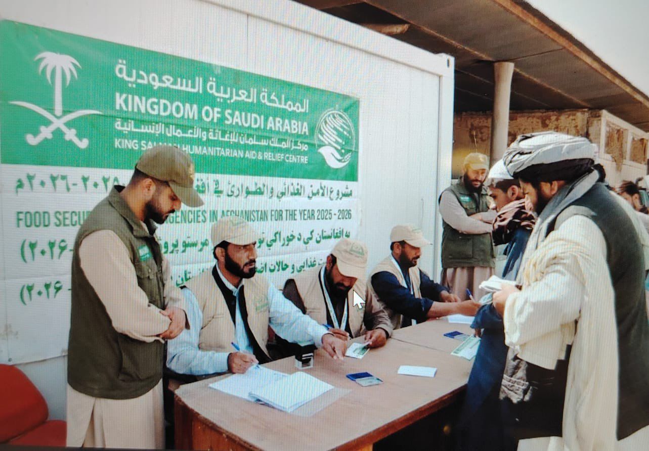 سعودي عربستان په کندهار کې راستنو شویو کډوالو ته نږدې زر خوراکي کڅوړې وېشلي