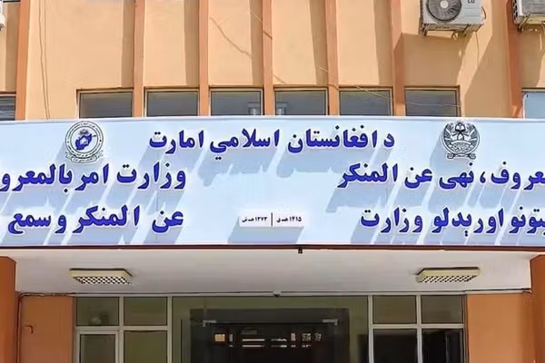 طالبان وایي په تېره یوه میاشت کې یې د ښځو اړوند نږدې ۴۰۰ قضیو ته رسېدګي کړې ده