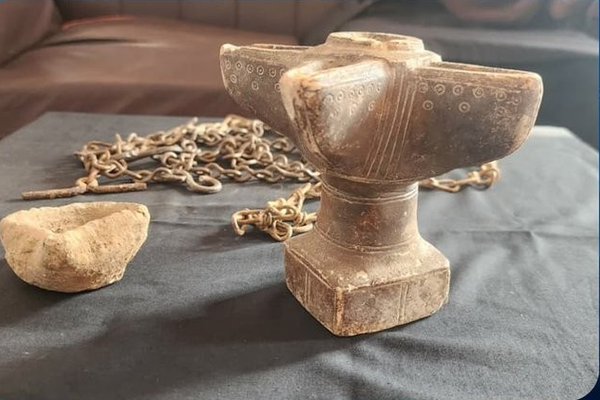 طالبان وایي، د احمدشاه بابا د کور بیارغونې پرمهال یې تاریخي اثار موندلي