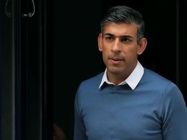 گاردین: ریشی سوناک تحت فشار است تا افغان‌های همکار بریتانیا از اخراج به رواندا معاف شوند