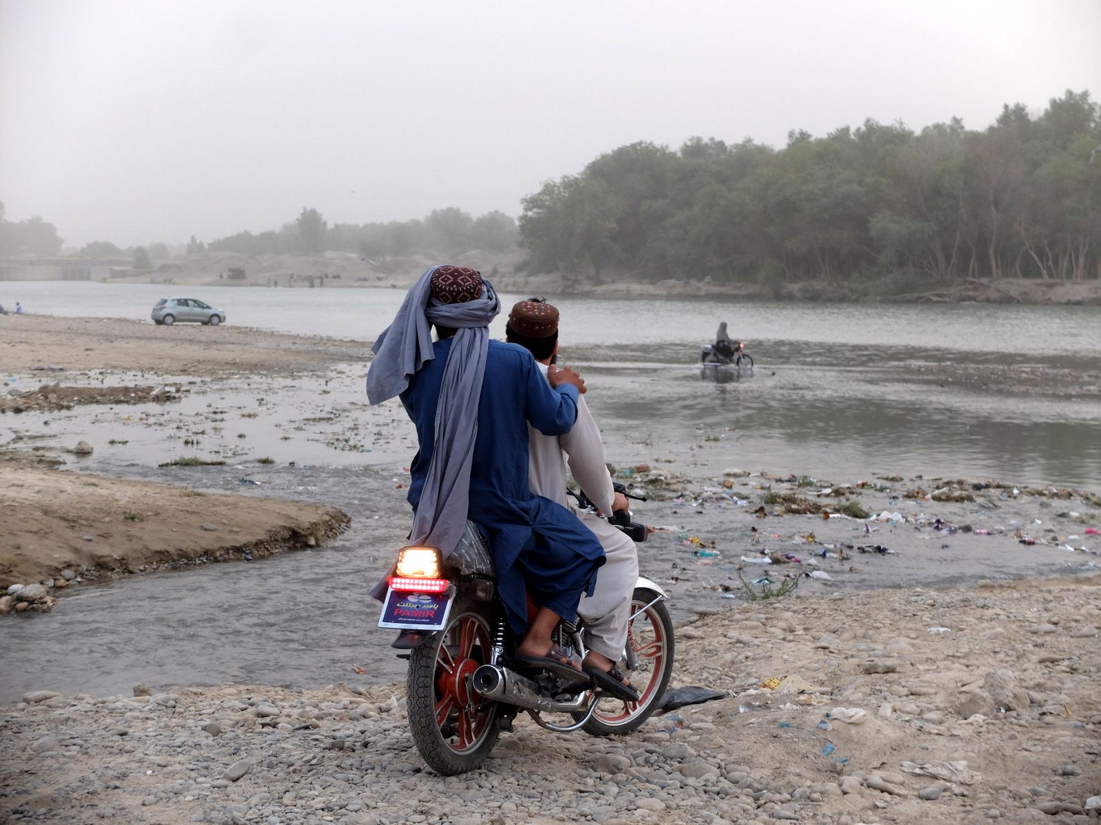 عکس باتیستون از رودخانه هلمند