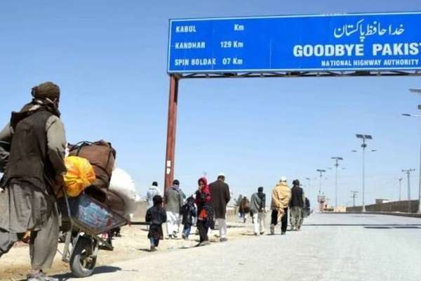 Pakistan Detains 104 Afghans In Balochistan Over Alleged Illegal Migration