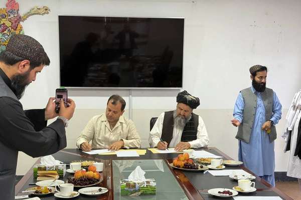 حضور هیئت اوزبیکستانی در قندهار؛ «بر تولید مشترک پنبه و محصولات نساجی توافق شد»