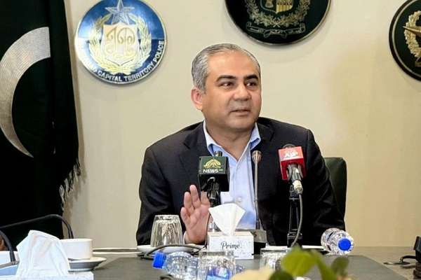 وزیر داخله پاکستان: کارت اقامت موقت پناهجویان افغان دیگر تمدید نمیشود