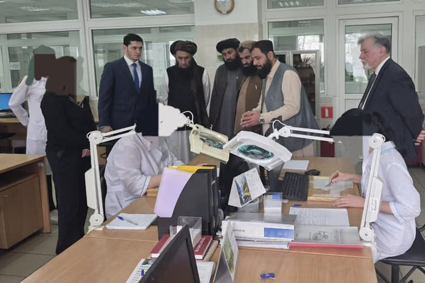 حجب صور باحثات روسيات خلال زيارة وفد من طالبان لمركز أبحاث في موسكو