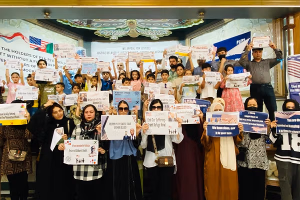 له ګواښ سره مخ؛ پاکستان کې مېشت افغانان له امریکا نه د بیامېشتېدو پروګرام د پیل غوښتنه کوي