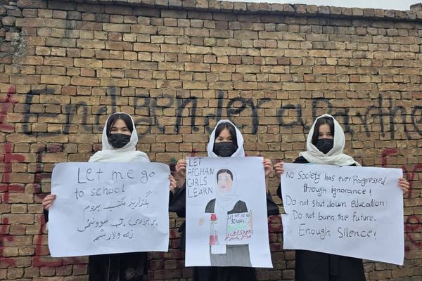 د افغان ښځو غورځنګ: د نجونو د ښوونځیو تړل «د جنسیتي توپیر ښکاره بېلګه» ده