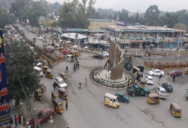 والي طالبان والقنصل الباكستاني يلتقيان في ننغرهار