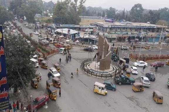 والي طالبان والقنصل الباكستاني يلتقيان في ننغرهار