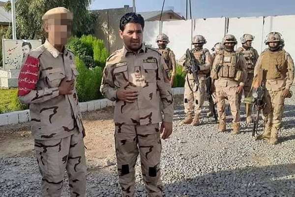 پخواني افغان سرتېري پر طالبانو نیوکه کوي چې په دولتي ادارو کې د کار اجازه نه ور کوي