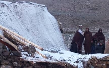 په ننګرهار کې د یوه کور چت پرېوتو پېښه کې یوه ماشومه مړه او دوه کسان ټپیان شوي