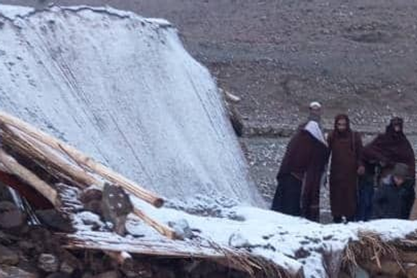 په ننګرهار کې د یوه کور چت پرېوتو پېښه کې یوه ماشومه مړه او دوه کسان ټپیان شوي