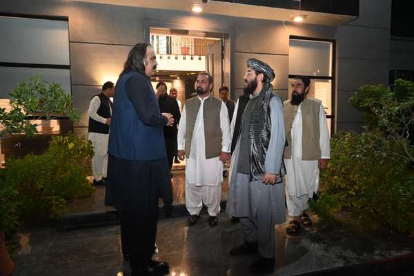 د خېبرپښتونخوا سر وزیر په اسلاماباد کې د طالبانو سفارت ته د زلزلهځپلو فاتحه وکړه