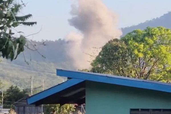 کامبوج اعلام کرد تایلند همچنان مناطق مرزی را بمباران میکند