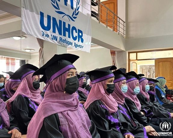 د ملګرو ملتونو د کډوالو عالي کمیشنرۍ وايي، په بامیان ولایت کې یې د قابلو یوه ډله روزلې ده