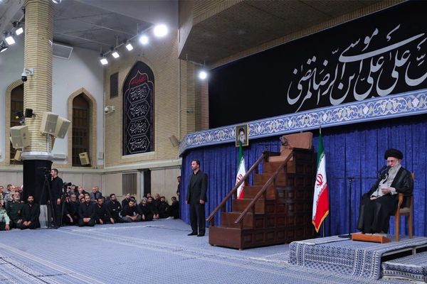ایت الله خامنه يي: امریکا غواړي چې ایران یې د امر تابع واوسي