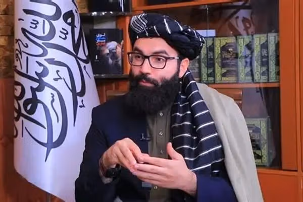 انس حقاني د پاکستان بریدونو ته په اشارې؛ له دغو ناخوالو او تېري څخه به سرلوړي راووځو