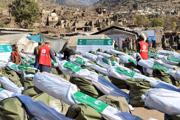 بنیاد ملک سلمان به ۶۵۰ خانواده زلزلهزده کنر سرپناه موقت توزیع کرد