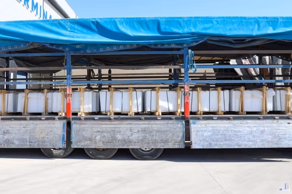 اداره طالبان چهار هزار متر مربع سنگ مرمر به اوزبیکستان هدیه داد