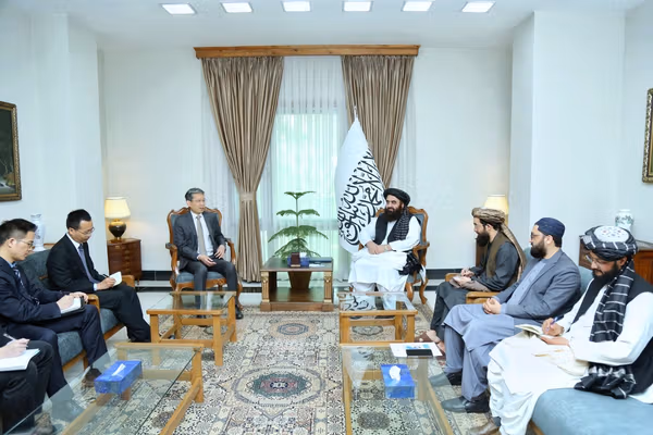 Taliban FM Discusses Pakistan Clashes With China’s Ambassador