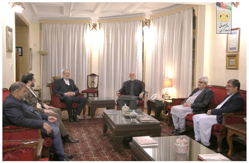 حامد کرزی و سفیر ایران در مورد مهاجرین افغان گفتگو کردند